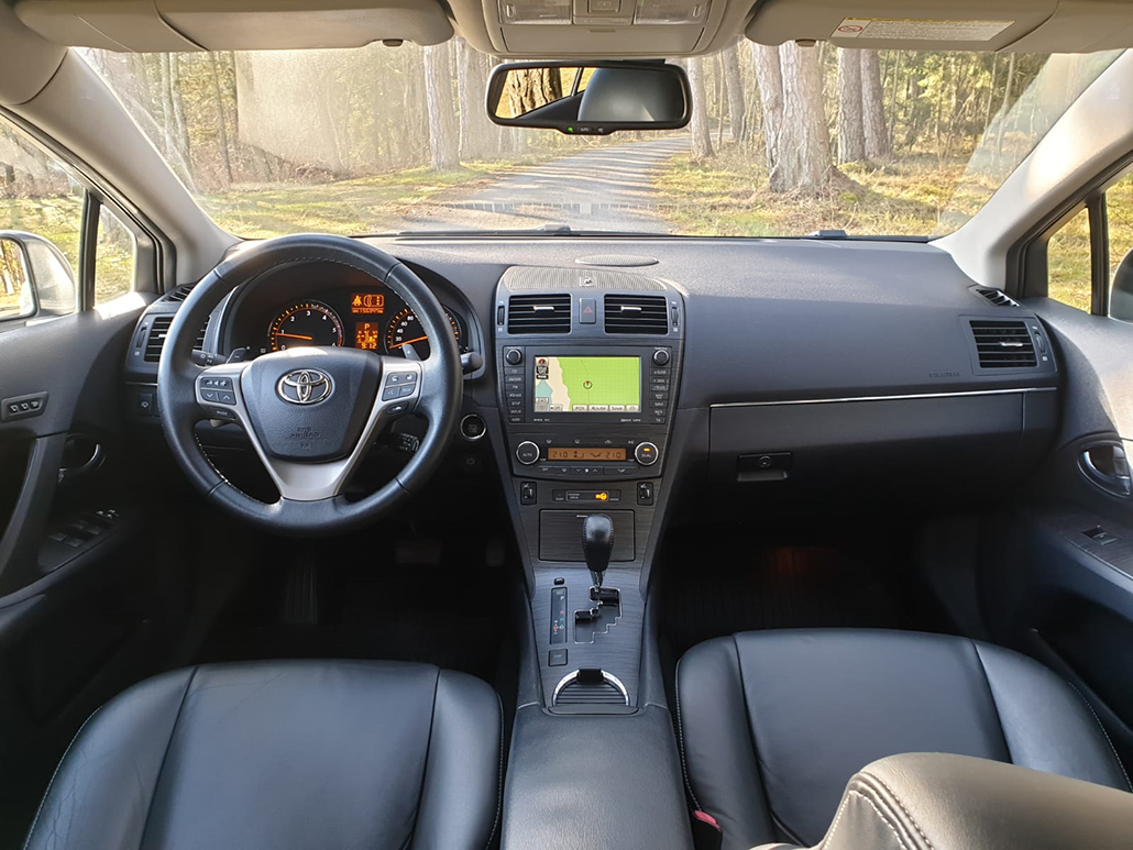 Toyota-Avensis-Premium-2.2